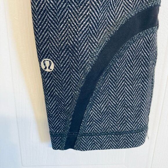 Lululemon Run: Inspire Crop II All‎ Luxtreme Size 6 Giant Herringbone Black - Picture 5 of 12